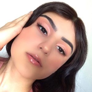 Meet your Posher, Daniela